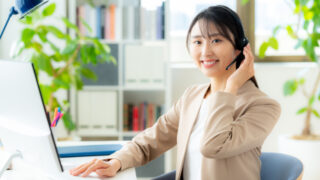 ヘッドセットを付けたオペレーター
